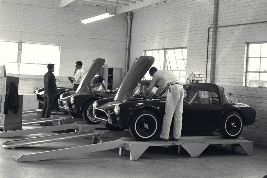  AC Cobra (Mk II) 1963 года  (фото 28 из 32)